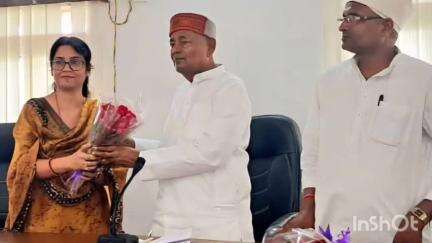 सुपौल: प्रखंड सभा भवन में सांसद दिलेश्वर कामत की अध्यक्षता में हुई समीक्षा बैठक