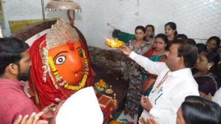 बुलढाणा: शहरातील जगदंबा मातेची आमदार संजय गायकवाड यांच्या हस्ते महाआरती
