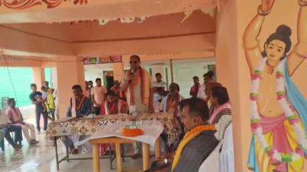 ବୌଦ୍ଧ ସଦର: ଖମ୍ବେଶ୍ୱରୀଝୁଲି ଗ୍ରାମରେ +2 କଳାରେ ରାଜ୍ୟ ଟପ୍ପର ଦେବେନ୍ଦ୍ରଙ୍କୁ ସମ୍ବର୍ଦ୍ଧିତ କଲେ କଣ୍ଟାମାଲ ବିଧାୟକ