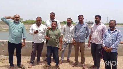 વઢવાણ: શહેરની કેનાલમાં પાણી છોડવાની માંગ સાથે ખેડૂતોએ ધોળીધજા ડેમ ખાતે સુત્રોચ્ચાર કરી રજૂઆત કરી