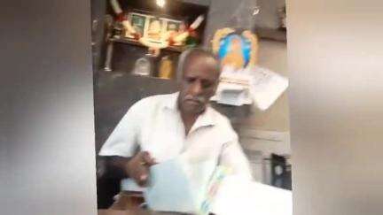 காளையார்கோவில்: டி விலைக்குத் திருப்பம் காளையார்கோவில் உணவகத்தில் டம்ளர் தகாத விலை விதிப்பு நுகர்வோர் அதிர்ச்சிஇணையத்தில் வைரல் வீடியோ