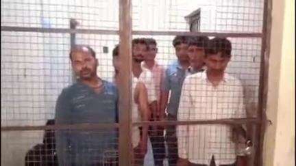 कासगंज: अहरौली में आम के बाग में जुआ खेलते हुए 7 जुआरियों को सदर कोतवाली पुलिस ने किया गिरफ्तार, नगदी और ताश पत्ते बरामद