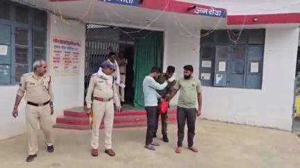 बिरसिंहपुर: गुलुआ में पुरानी रंजिश में युवक पर कट्टे से फायर करने वाले 2 आरोपी गिरफ्तार, एक फरार