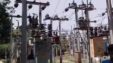 डबरा में बिजली कटौती से हुए लोग परेशान भीषण गर्मी में बिजली विभाग बना लोगों के लिए समस्या 
#jansamsya