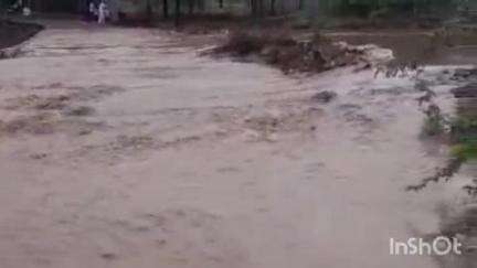 कळंब: संजीतपुर गावातील तेरणा नदीला पुर,गावाचा संपर्क ही तुटला