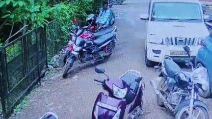 राहुरी: भरदिवसा स्टेट बॅंकेसमोरून डिक्कीतील १ लाख लंपास, चोरटे सीसीटीव्हीत कैद
