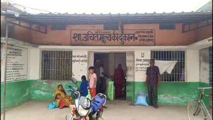 मुंगेली: जिले की 80 PDS दुकानों में मिला 1200 क्विंटल चावल का शार्टेज,विभाग ने रोक दी इन दुकानों की कमीशन राशि
#jansamasya