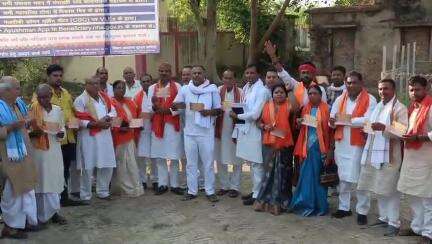 प्रधानमंत्री श्री नरेंद्र मोदी जी के बिक्रमगंज में30 मई के रैली को लेकर राजपुर विधानसभा में आमंत्रण पत्र देकर रैली में आने के लिए आग्रह किए निवर्तमान जिला अध्यक्ष मनोज जायसवाल कैमूर