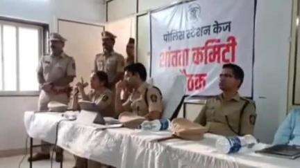 केज: पोलीस अधीक्षक नवनीत कागद यांच्या उपस्थितीत केज पोलीस ठाण्यात शांतता कमिटीची बैठक संपन्न