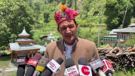 कुल्लू: सरची गांव के लिए सड़क पक्का करने की मांग को जल्द पूरा करें मुख्यमंत्री, गांव के लंबरदार दिलीप सिंह ने उठाई मांग