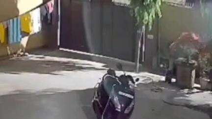 नारनौल: नई सराय में मकान की दीवार फांदकर चोरों ने चुराया सामान, सीसीटीवी में कैद हुई वारदात