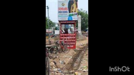 కరీంనగర్: కరీంనగర్ వన్ టౌన్ పోలీస్ స్టేషన్ ఎదుట పోలీస్ బూత్ లో కూర్చొని మద్యం సేవిస్తున్న మందుబాబు సోషల్ మీడియాలో వీడియో వైరల్