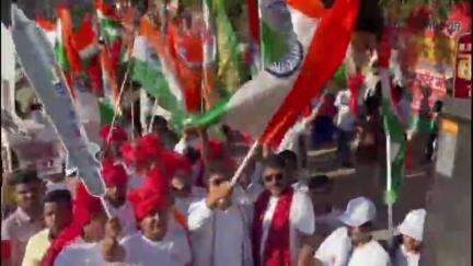 पटना ग्रामीण: पीएम मोदी के रोड शो में आयकर गोलंबर पर भाजपा नेता मनीष सिन्हा के नेतृत्व में बिहार अप्रवासी संघ ने की भागीदारी