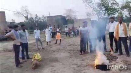 दातागंज: दातागंज के उपजिलाधिकारी ने आबकारी टीम के साथ मिलकर क्षेत्र में अफीम काश्तकारों का डोडा कराया नष्ट