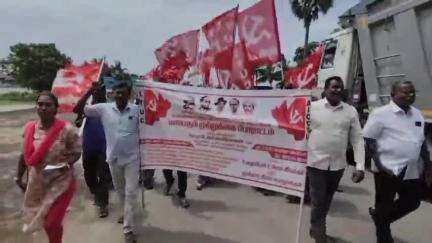 பொன்னேரி: ஓரக்காடு கிராம நிர்வாக அலுவலகத்தை முற்றுகையிட்டு மக்கள் போராட்டம்