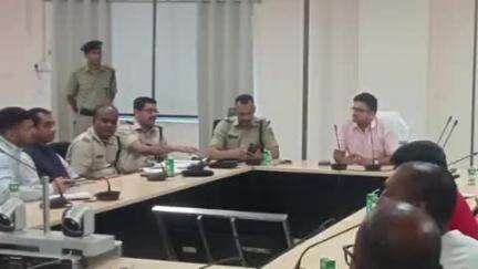 बिहार: बिहार शरीफ: बकरीद को लेकर स्मार्ट सिटी भवन में एसडीओ की अध्यक्षता में शांति समिति की बैठक हुई