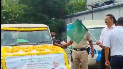 भंडारा: जिल्हाधिकारी कार्यालयात जिल्हाधिकाऱ्यांनी प्रचार रथाला हिरवी झेंडी दाखवून विकसित कृषी संकल्प अभियानाची केली सुरुवात