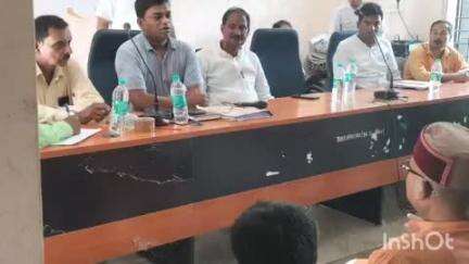 पतरघट: पतरघट प्रखंड के सभा कक्ष में 20 सूत्री की हुई बैठक, अध्यक्ष व उपाध्यक्ष हुए शामिल, विभिन्न मुद्दों पर हुई चर्चा