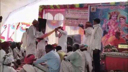 करौली: रामपुर धाबाई में आयोजित श्रीमद् भागवत सप्ताह में विधायक दर्शन सिंह गुर्जर का जोरदार स्वागत हुआ