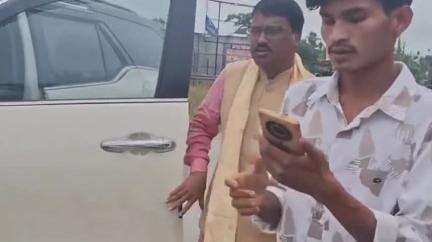 করিমগঞ্জ: মইনা জিপির জাতীয় সড়কে বিরাট গর্ত,পরিদর্শনে শ্রীভূমি জেলা সংখ্যালঘু উন্নয়ন বোর্ডের চেয়ারম্যান