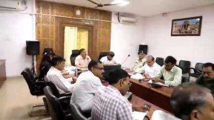 शिवपुरी नगर: अनुविभाग की समीक्षा में कलेक्टर ने कहा, कार्य में लापरवाही करने वाले पटवारी पर होगी कार्यवाही