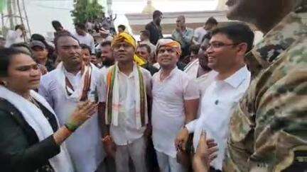 दंतेवाड़ा: खदानों के निजीकरण के खिलाफ कांग्रेस ने किया जंगी प्रदर्शन