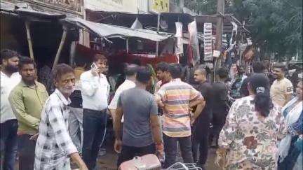 मधुपुर: श्रम विभाग ने नगर क्षेत्र के व्यावसायिक प्रतिष्ठानों पर की छापेमारी, नाबालिग को बाल मजदूरी से कराया मुक्त