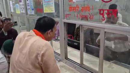 महासमुंद: स्वास्थ्य मंत्री श्री श्याम बिहारी जायसवाल ने जिला अस्पताल का किया औचक निरीक्षण, मरीजों से किया आत्मीय संवाद
