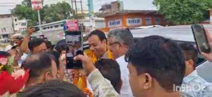 हल्द्वानी: हल्द्वानी पहुंचे बद्री केदार मंदिर समिति के अध्यक्ष हेमंत द्विवेदी का पार्टी कार्यकर्ताओं ने भव्य स्वागत किया