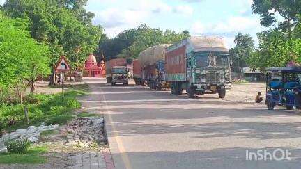 बसंतपुर: नेपाल में बजट सत्र के कारण कोसी बराज भन्सार कार्यालय बंद, पर्यटक वापस लौटे