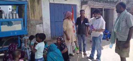 सुपौल: युवा कांग्रेस ने महावीर चौक पर बढ़ते कोरोना वायरस को लेकर मास्क वितरित किए