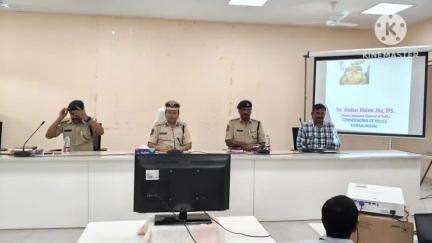 మంచిర్యాల: శాంతి భద్రతల విషయంలో పోలీస్‌ అధికారులు నిర్లక్ష్యంగా వ్యవహరించకుండా నిరంతరం అప్రమత్తంగా వుండాలన్న, పోలీస్‌ కమిషనర్