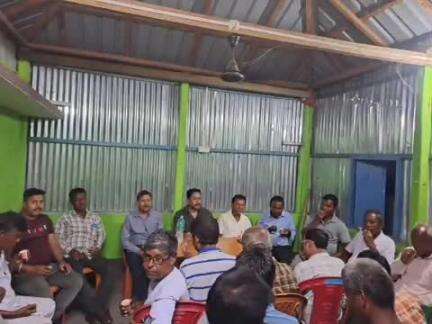 তুফানগঞ্জ ২: টাকোয়ামারি বাজার তৃণমূলের দলীয় কার্যালয়ে আয়োজিত তৃনমূলের তরফে সাংগঠনিক আলোচনা সভা