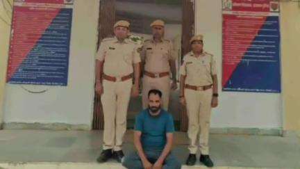 रेवदर: रेवदर पुलिस ने शराब तस्करी में वांछित आरोपी को किया गिरफ्तार, अवैध अंग्रेजी शराब के 598 कार्टून के मामले में था फरार
