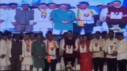 परभणी: सर्वाधिक परकीय गुंतवणूक महाराष्ट्रात- मुख्यमंत्री देवेंद्र फडणवीस यांची स्टेडियम मैदान येथे माहिती
