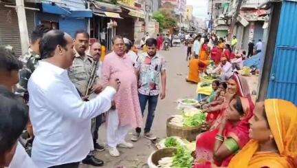हज़ारीबाग: विधायक प्रदीप प्रसाद ने किया कालीबाड़ी सब्ज़ी बाजार का निरीक्षण, सुधार के निर्देश दिए