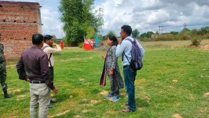 कुडू: कुडू BDO मधुश्री मिश्रा ने बड़की चांपि व होटवार में योजनाओं का निरीक्षण किया, कर्मियों को दिए निर्देश