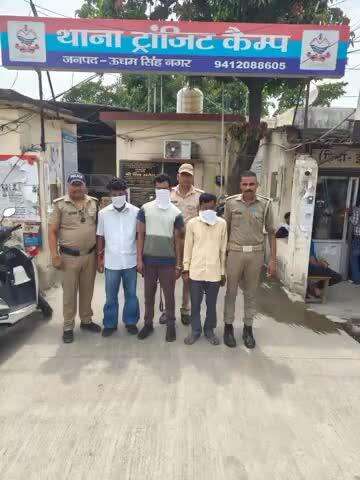 रुद्रपुर: ट्रांजिट कैंप थाना पुलिस ने वर्ष-2023 के मुकदमे में फरार 3 वारंटियों को किया गिरफ्तार, कोर्ट में किया पेश