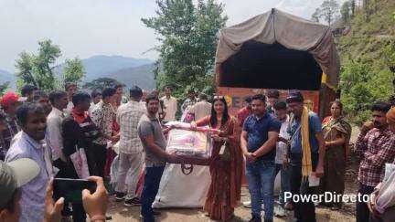 ओखलकांडा: पश्या कौडार में श्रम विभाग का कैंप आयोजित, ग्रामीणों को टूल किट का किया गया वितरण