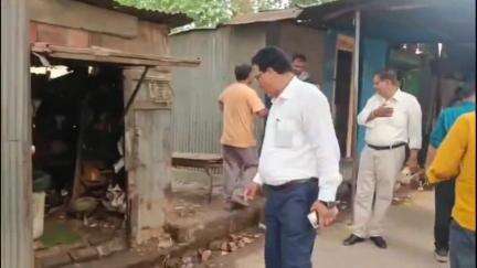 हसनपुर: मंडल आयुक्त के आदेश अनुसार हसनपुर नगर में पालिका ने चलाया अतिक्रमण हटाओ अभियान, हुई नोकझोक