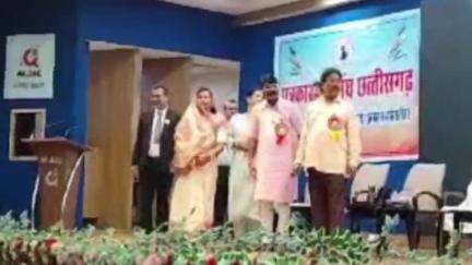 महासमुंद: जनपद पंचायत महासमुंद के उपाध्यक्ष हुलसी चंद्राकर को पत्रकार महासंघ छत्तीसगढ़ द्वारा जनसेवा के लिए किया गया सम्मान