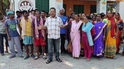 सिमडेगा: मजदूर नेता राजेश सिंह ने सुनी मजदूरों की समस्या, सिमडेगा में ऑटो चालकों की मनमानी पर जताई नाराजगी