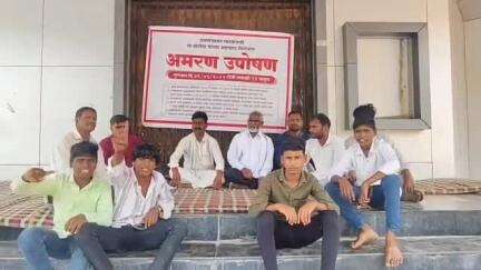 पाटोदा: खडकवाडी ग्रामपंचायत अंतर्गत भ्रष्टाचाराची चौकशी करा, पंचायत समिती समोर नागरिकांचे आमरण उपोषण #Jansamasya
