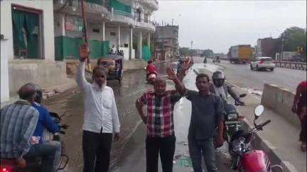 औराई: माधोसिंह सर्विसलेन पर जलजमाव से बढ़ी परेशानी #jansamasya