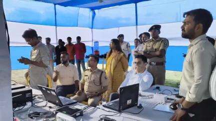 मोतिहारी: मोतिहारी के डीएम व एसपी ने होमगार्ड की बहाली को लेकर पुलिस लाइन में की संयुक्त ब्रीफिंग