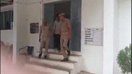 सिराथू: गुलामीपुर अटसराय हाईवे किनारे से पुलिस ने 500 ग्राम अवैध गांजा के साथ गांजा तस्कर को किया गिरफ्तार