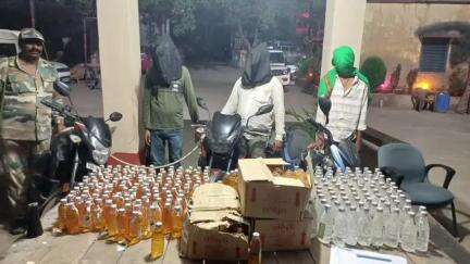 कुटुंबा: अंबा पुलिस की कार्रवाई में अलग-अलग बाइक से बिक्री के लिए शराब ढुलाई कर रहे 3 धंधेबाज गिरफ्तार, भारी मात्रा में शराब जब्त