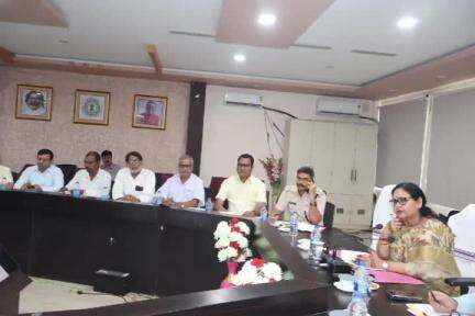 सिमडेगा: नव पदस्थापित उपयुक्त की अध्यक्षता में समाहरणालय में सड़क सुरक्षा पर हुई बैठक
