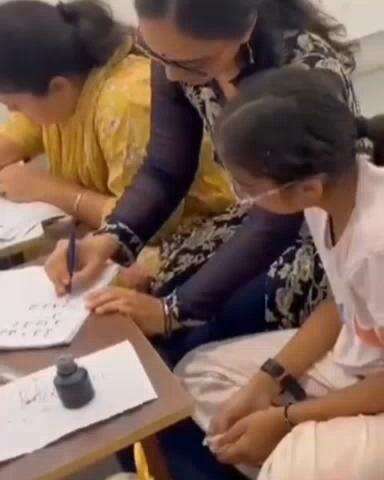 जयपुर: जेएलएन मार्ग स्थित जवाहर कला केंद्र में बच्चों की रचनात्मक प्रतिभा को निखारने के लिए विभिन्न विधाओं में प्रशिक्षण जारी