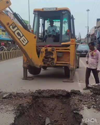 नवागढ़: बेमेतरा शहर के विभिन्न वार्डों में नपा के कर्मचारियों ने पाइपलाइन को किया दुरुस्त, वार्डवासियों को मिला मीठा पानी